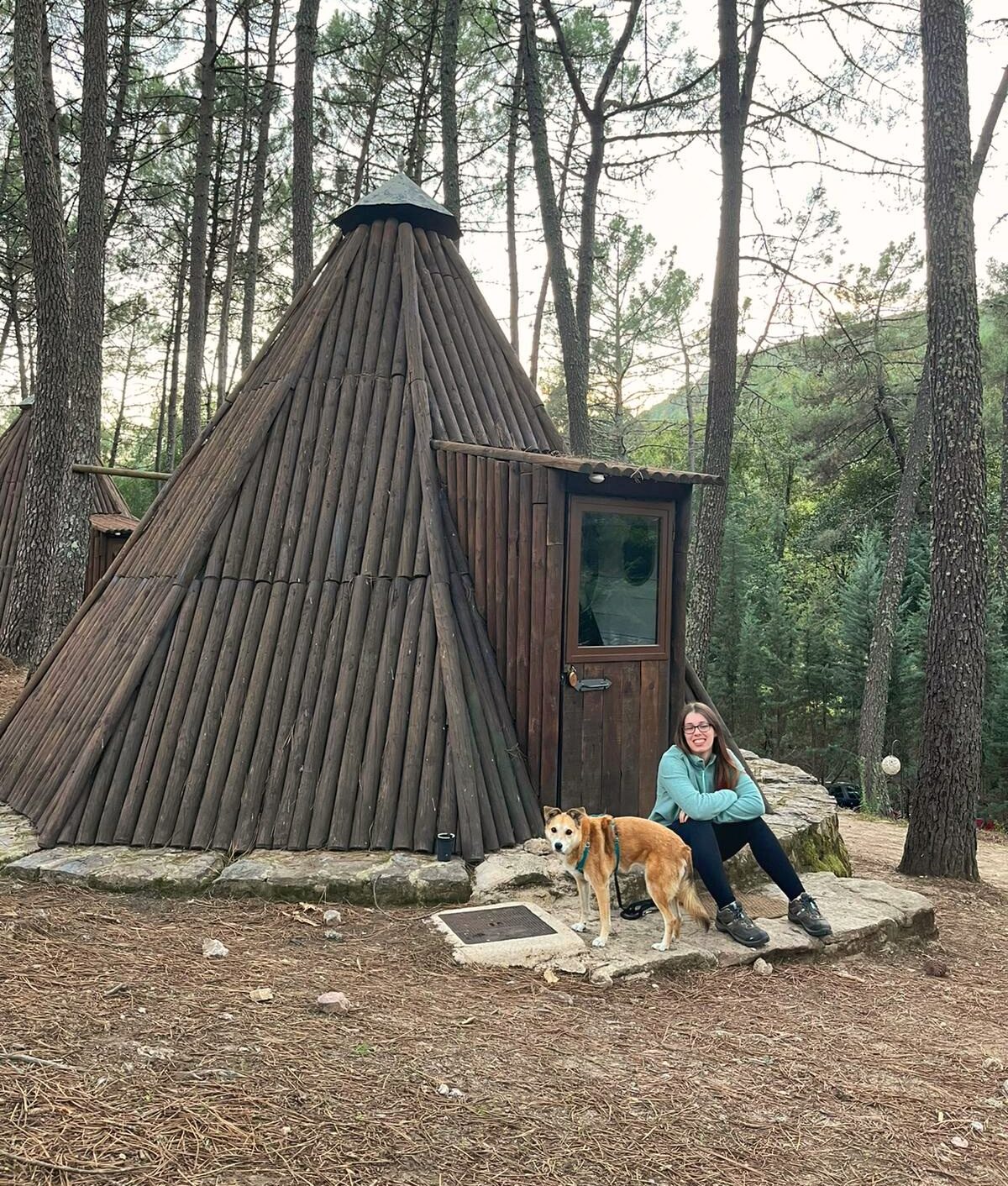 De monitoras en el retiro canino organizado por ACK.