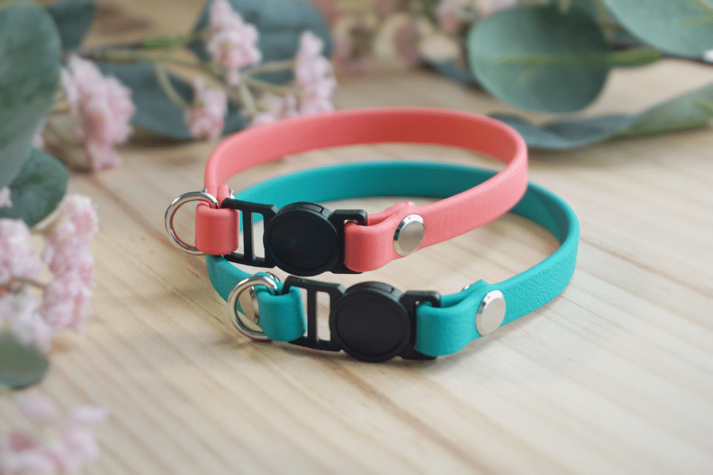 Collares identificativos de biothane Coral y Jade con argolla. Collares identificativos de biothane Coral y Jade, con cierre de antiasfixia y argolla. MásQcan tienda MQC Pet Atelier